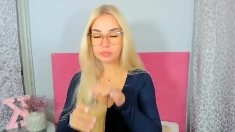 Snapshot of kristyflowers chatting on October 18, 2025, 5:10 am KristyFlowers online show from October 18, 2025, 5:10 am