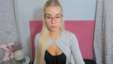 Snapshot of kristyflowers chatting on November 15, 2025, 9:11 pm KristyFlowers online show from November 15, 2025, 9:11 pm