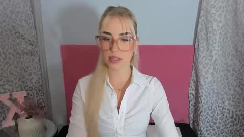 Snapshot of kristyflowers chatting on November 21, 2025, 10:08 pm KristyFlowers online show from November 21, 2025, 10:08 pm