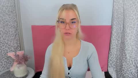 Snapshot of kristyflowers chatting on November 23, 2025, 6:13 am KristyFlowers online show from November 23, 2025, 6:13 am