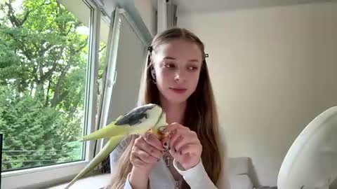 Kaya online show from August 3, 2026, 1:05 pm