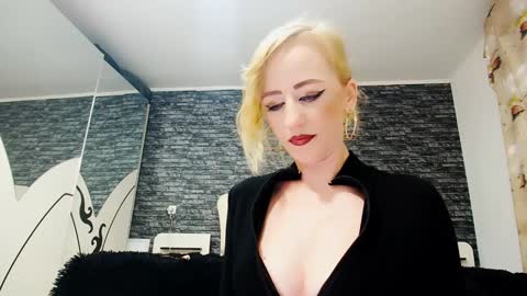 Snapshot of krystal_desire chatting on December 27, 2024, 9:00 pm krystal desire online show from December 27, 2024, 9:00 pm