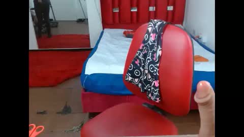 KRYSTAL THOMSON online show from November 3, 2025, 3:46 pm