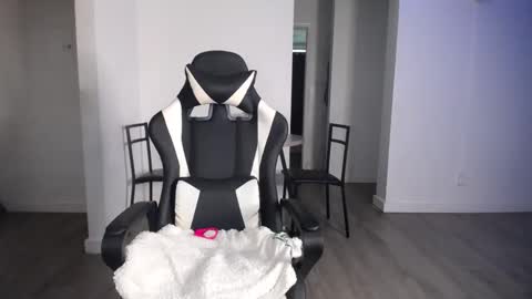 Krystal Blake online show from September 10, 2025, 6:19 pm