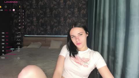 Snapshot of kseni_a chatting on September 28, 2025, 3:17 pm Ksenia online show from September 28, 2025, 3:17 pm