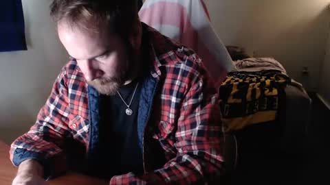 Kuggy online show from November 3, 2025, 1:56 pm