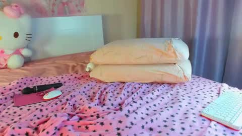 Snapshot of kuraii_ chatting on November 15, 2025, 2:20 am Anna online show from November 15, 2025, 2:20 am