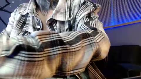 kuregari_xs online show from October 9, 2025, 5:05 am