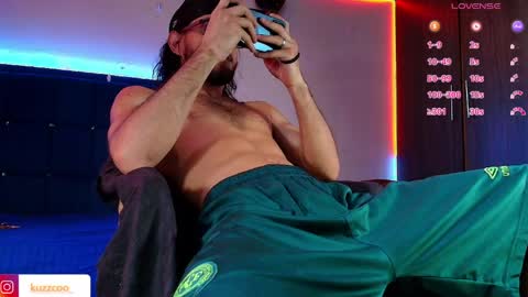 kuzzcoo online show from April 10, 2026, 1:49 pm