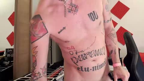Snapshot of kyle_alternative chatting on January 2, 2025, 3:05 am Kyle online show from January 2, 2025, 3:05 am