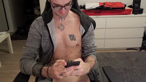Snapshot of kyle_alternative chatting on January 7, 2025, 7:17 pm Kyle online show from January 7, 2025, 7:17 pm