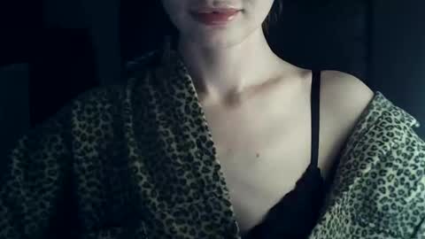 Snapshot of kyleesilkk chatting on October 8, 2025, 5:10 pm KyleeSilkk online show from October 8, 2025, 5:10 pm