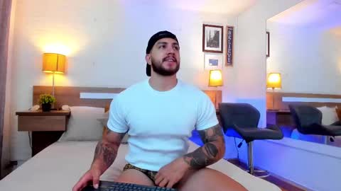 kylenorth_ online show from October 3, 2025, 1:52 pm