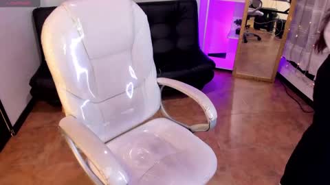 kylie online show from October 1, 2025, 1:28 pm