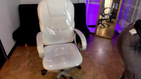 kylie online show from October 16, 2025, 1:23 pm