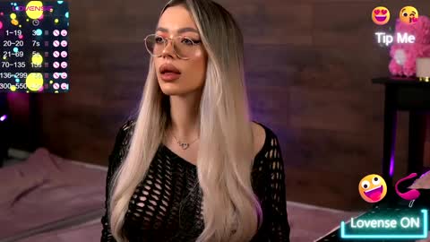 Snapshot of kyliejoyce chatting on December 16, 2024, 3:19 am Kylie online show from December 16, 2024, 3:19 am
