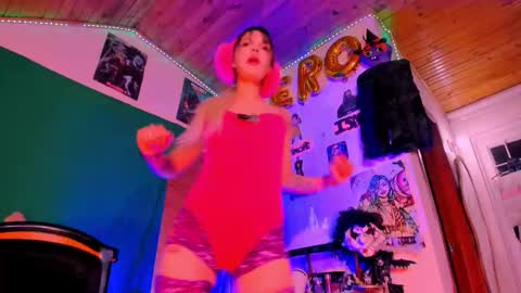   online show from October 12, 2025, 12:20 am