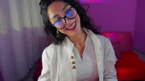 Kym Giraldo online show from October 29, 2025, 3:31 am