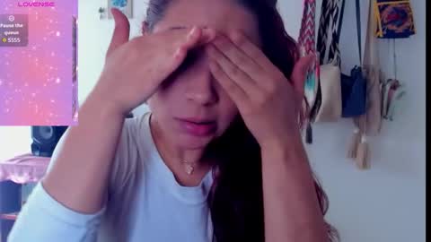 kyomi online show from November 25, 2025, 1:33 pm