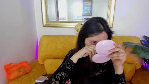 Kyomi online show from May 19, 2026, 1:39 pm
