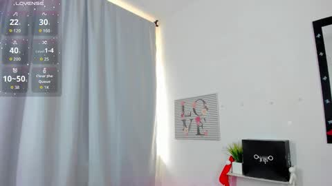 Alejandra online show from December 5, 2025, 7:10 pm