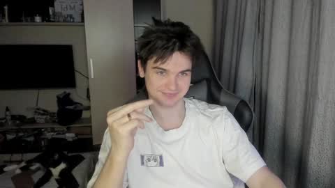 Kyroro online show from February 7, 2025, 8:31 pm