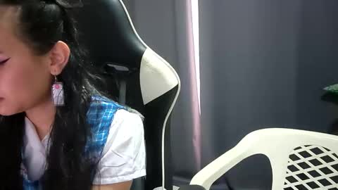 Lolyta  online show from November 27, 2025, 5:04 pm