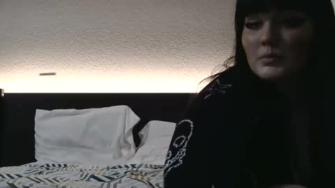 Lily online show from May 18, 2026, 4:40 am