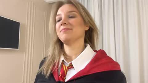 Snapshot of l1n4luv chatting on October 15, 2025, 10:21 pm lina online show from October 15, 2025, 10:21 pm