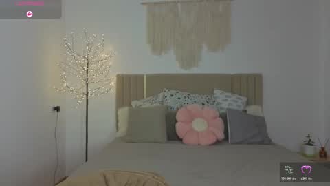 Margo  online show from November 30, 2025, 1:48 pm