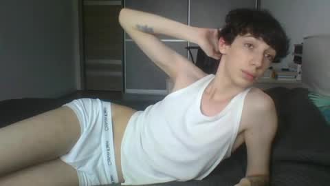 Snapshot of l8199 chatting on April 23, 2026, 10:14 am liam online show from April 23, 2026, 10:14 am