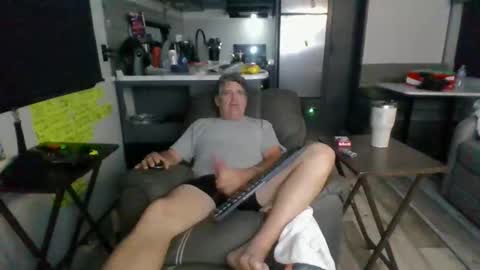 Snapshot of l8tniter chatting on October 14, 2025, 3:51 am l8tniter online show from October 14, 2025, 3:51 am