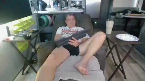 Snapshot of l8tniter chatting on November 15, 2025, 2:46 pm l8tniter online show from November 15, 2025, 2:46 pm