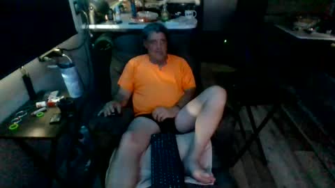 Snapshot of l8tniter chatting on June 19, 2026, 9:18 pm l8tniter online show from June 19, 2026, 9:18 pm