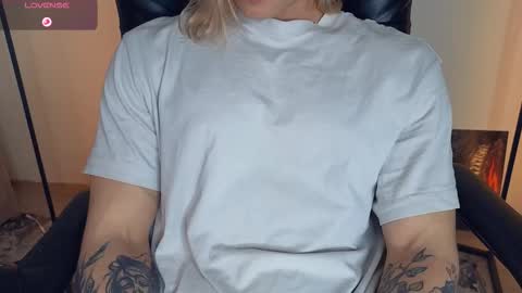 Snapshot of l_adonis_l chatting on November 16, 2025, 10:10 am Adonis online show from November 16, 2025, 10:10 am