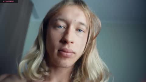 Adonis online show from December 4, 2025, 6:12 am