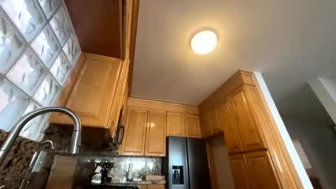 Snapshot of la_lechera_ chatting on November 18, 2025, 11:15 pm la_lechera_ online show from November 18, 2025, 11:15 pm