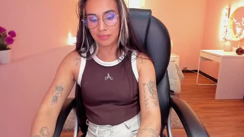 Snapshot of la_monitora chatting on May 22, 2026, 11:43 pm T A T I A N A online show from May 22, 2026, 11:43 pm