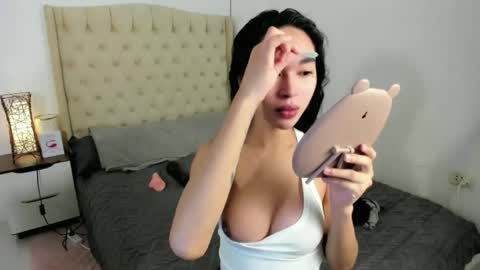 Snapshot of la_vida_lena_ chatting on February 3, 2025, 12:04 am la_vida_lena_ online show from February 3, 2025, 12:04 am