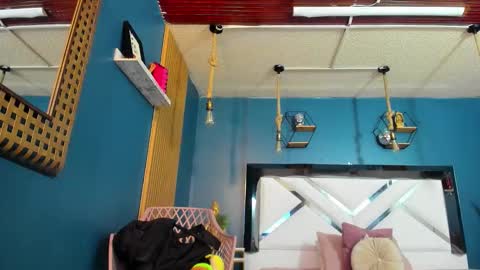 Cris  online show from November 7, 2025, 11:10 am