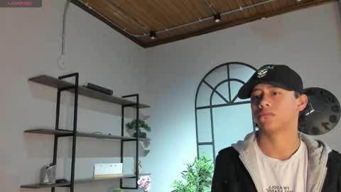 labrinthteasing online show from December 18, 2025, 12:11 pm