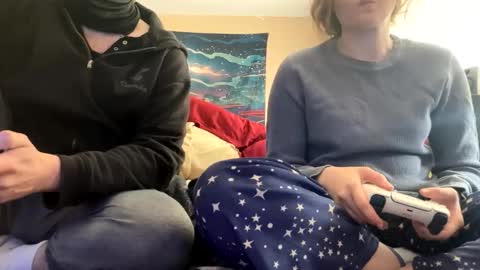 lacedinsin online show from April 15, 2026, 6:15 pm