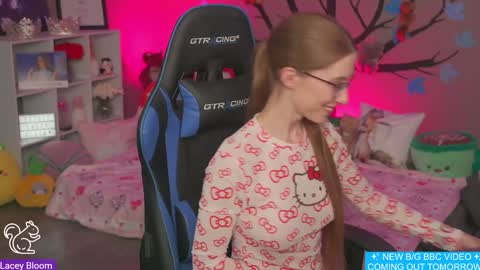 Lacey Bloom online show from February 6, 2025, 2:33 am