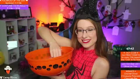 Lacey Bloom online show from October 31, 2025, 1:39 am