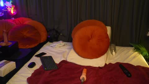 Latex Lacie online show from March 26, 2026, 4:45 pm