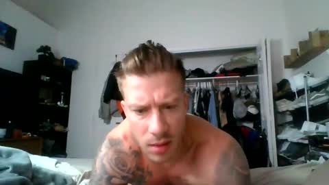 lacrioxcum18 online show from March 6, 2025, 4:17 pm