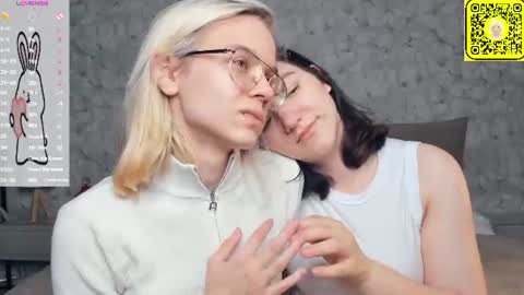 Violet and Isabel online show from June 27, 2026, 7:08 pm