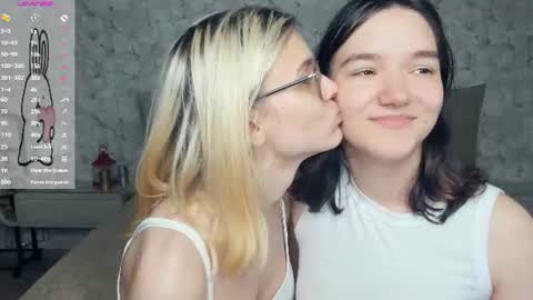 Violet and Isabel online show from July 28, 2026, 8:52 pm