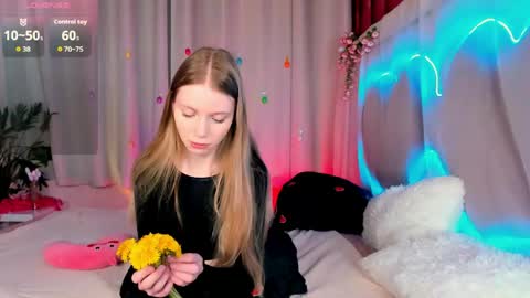 Snapshot of lada2k4 chatting on May 7, 2026, 5:35 am Lada online show from May 7, 2026, 5:35 am