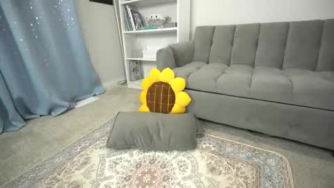 Anna online show from May 18, 2026, 2:51 am